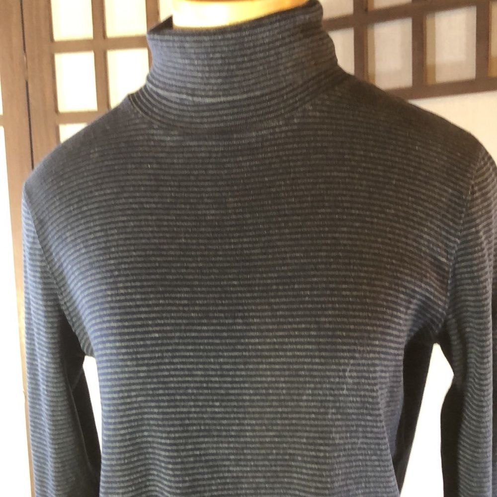 Navy and narrow grey striped 100% cotton turtleneck sz med. Jones New York